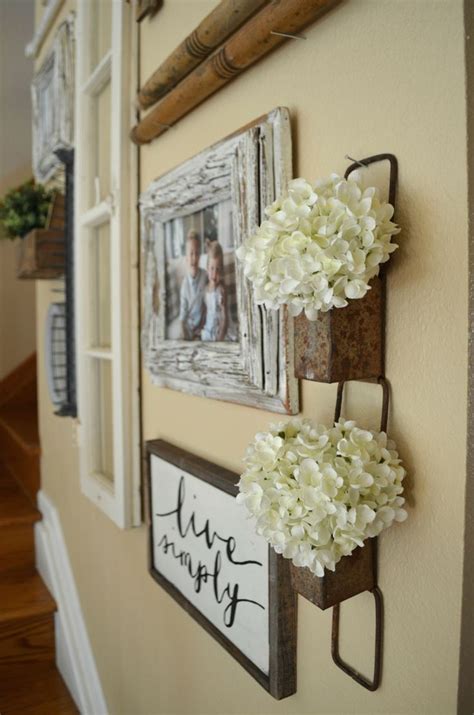 Decorating walls can be a very fun activity and these fresh and modern ideas will help you make the most of it. Farmhouse Gallery Wall Ideas 18 - decoratoo