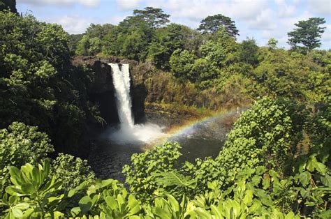 5 Hawaii Waterfalls That Are Easy To Access