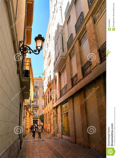Valentz) ist eine großstadt im östlichen teil spaniens. Smal Gata I Valencia, Spanien Redaktionell Arkivfoto ...