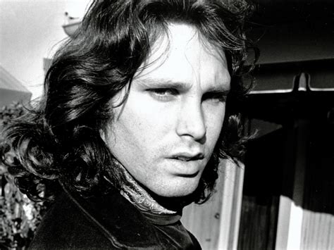 ¿por Qué La Gente Arroja Alcohol A La Tumba De Jim Morrison — Fmdos