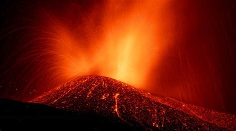 Canary Island Volcano Sends Thousands Fleeing See Photos