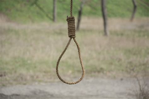 Noose found hanging outside Florida middle school