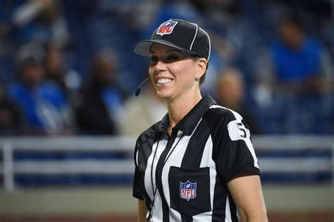 Sarah Thomas Will Be First Woman To Officiate Nfl Playoff Game In