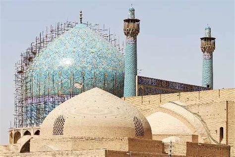 کاشی‌های گنبد مسجد تاریخی امام اصفهان فرو ریخت همشهری آنلاین