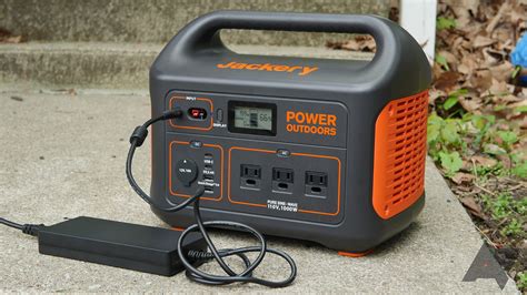 Jackery Explorer 1000 Portable Power Station Review Carrying Around A