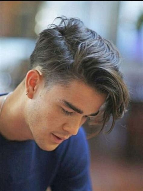 Undercut Hairstyle Potongan Rambut Pria Undercut Panjang - gaya selfie