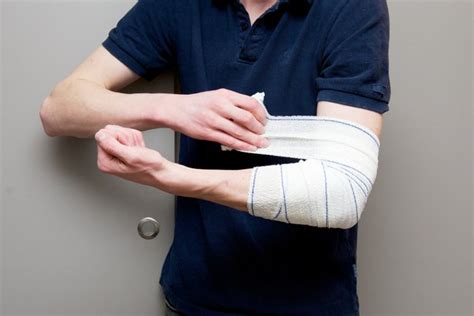 How To Wrap A Compression Bandage For Tennis Elbow Healthy Living