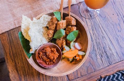 A Foodie's Guide to Ubud. | Vegan cafe, Steak dinner sides, Fine dining