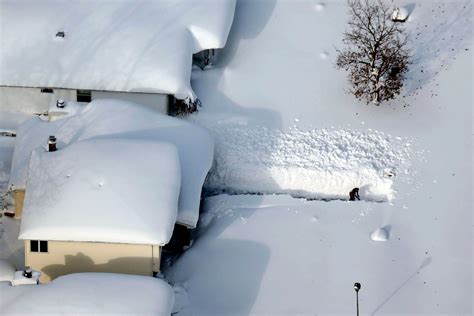 Heavy Snow Keeps Falling In Buffalo Area Straining Nerves And Roofs