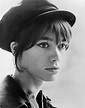 How to Achieve Françoise Hardy’s Classic French Girl Style | Vogue