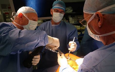 Cartilage tissue's ability to repair itself is severely limited because it does not contain blood vessels, and bleeding is necessary for healing. First Israeli patient gets startup's knee cartilage ...