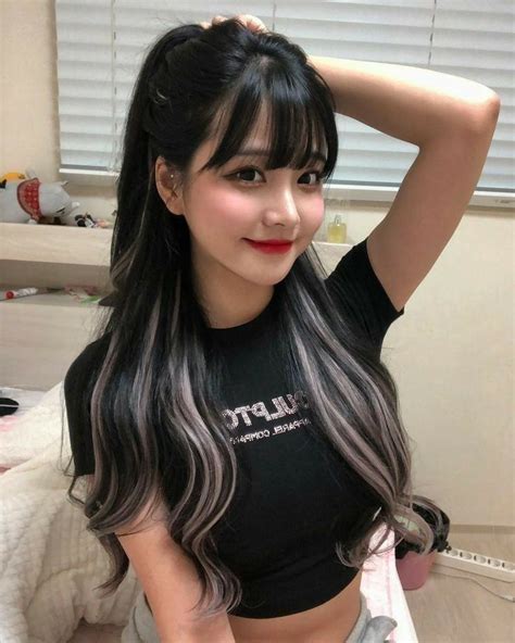 𝐡𝐲𝐮𝐧𝐬𝐮𝐧𝐠𝐣𝐚𝐞 Korean Hair Color Hair Color Underneath Hair Color Streaks