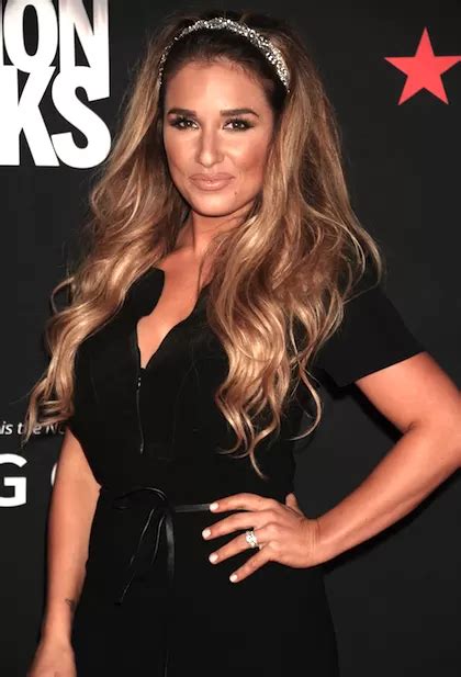 Viral Alert Jessie James Decker Young Hollywood