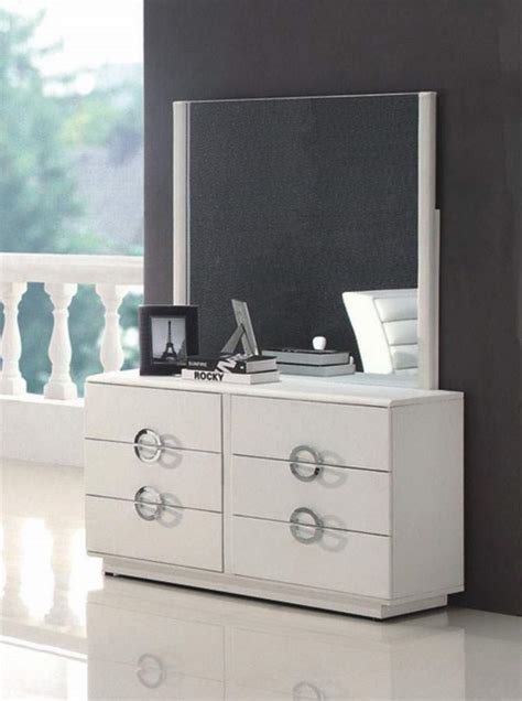 Grey and white bedroom ideas: Modern white dressers - stylish bedroom furniture ideas