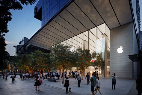 Foster Partners Opens The Greenest Apple Store In The World