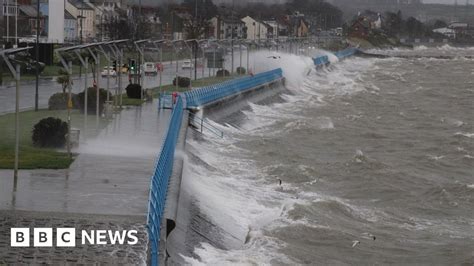 Storm Brendan Hundreds Of Homes Remain Without Power Bbc News