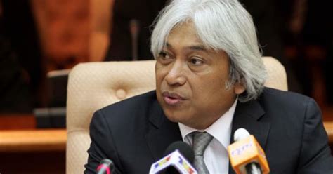 Beliau dilantik ke jawatan gabenor selepas 32 tahun berkhidmat dengan bank negara malaysia dalam pelbagai bahagian termasuklah peraturan dan pemantauan. Keluhan Gabenor BNM; Muhasabah Bersama - Rahsia Takaful