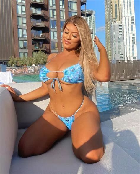 Love Island S Eve Gale Poses In Plunging Bikini Top And Thong For Sizzling Snaps Hollywood Media