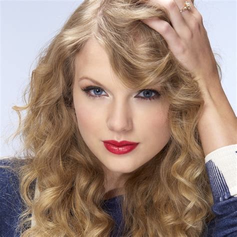 1080x1080 Resolution Taylor Swift Curls Girl 1080x1080 Resolution