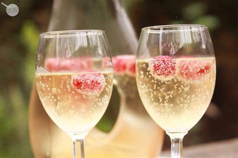 Mock pink champagne #1 е популярен. Mock-Champagne for your New Years Toast! (Non-alcoholic ...