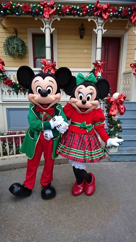 Pin By Trace Pegg On Mickey And Minnie Christmas Mickey Mouse