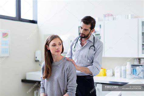 Doctor Examining Patient With Stethoscope — Healthcare Male Stock