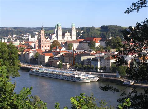 Originally the celtic settlement of bojodurum, it was later the site of a roman camp, castra batava, and was made an episcopal see in 739. File:Passau Altstadt 060909-7.jpg - Wikimedia Commons