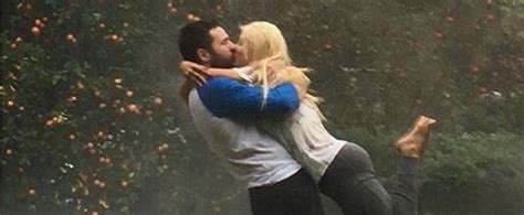 Christina Aguilera Kisses Fiance In The Rain Photo Popsugar Celebrity
