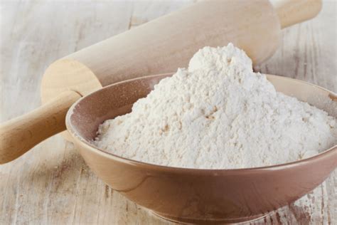 Tepung tapioka juga mempunyai beberapa sebutan lain, seperti tepung aci atau tepung kanji. Cara mudah membuat tepung tapioka mandiri untuk di rumah