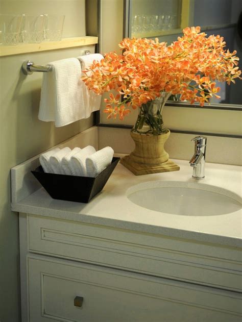 Below are 10 examples of how to decorate with bathroom towels. Guest Bathroom Idea. | Guest bathroom remodel, Bathroom ...
