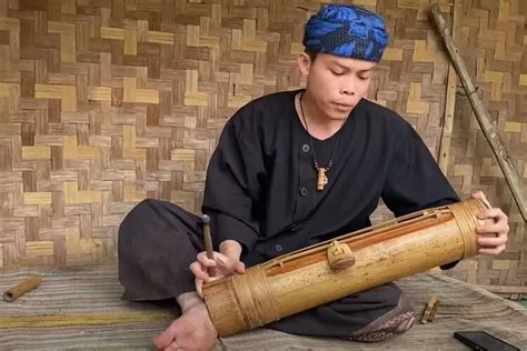10 Alat Musik Tradisional Jawa Barat Serta Cara Memainkannya
