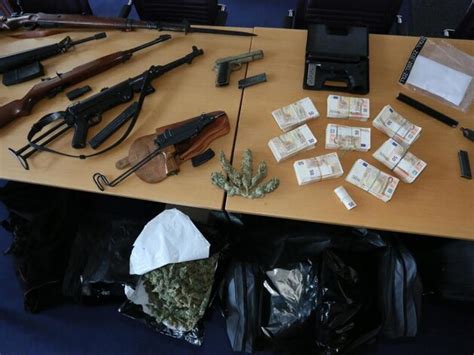 Kriminalität Haftbefehle Gegen Vier Mutmaßliche Drogenhändler Focus