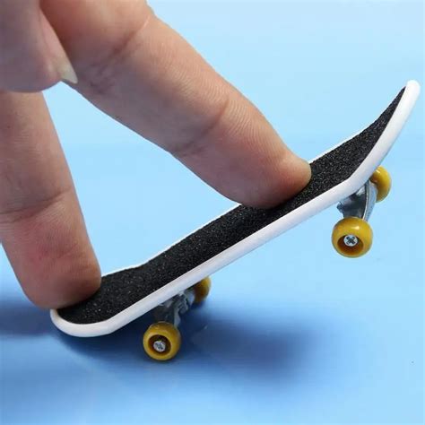 2pcs Fingerboard Truck Mini Finger Skateboard Toy Boy Kids Children