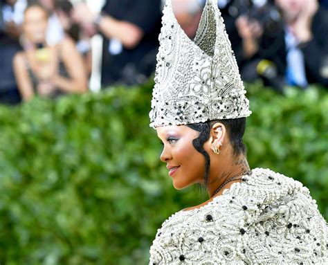 Met Gala 2018 Hair Accessories Crowns Veils Headpieces