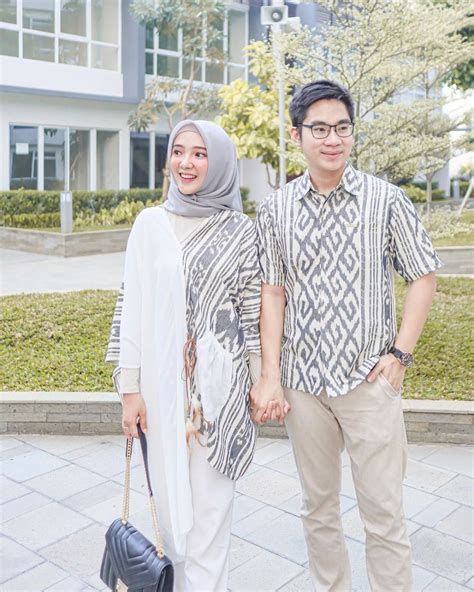 10 Inspirasi Baju Couple Muslim Ala Selebgram Ayu Indriati Dan Suami