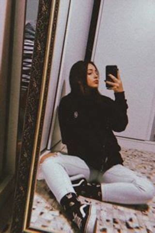 See more ideas about aesthetic girl, aesthetic, girl. Mirror Selfie Aesthetic No Face + Mirror Selfie Aesthetic No Face in 2020 | Pretty girls selfies ...