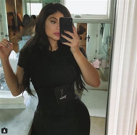 Kylie Jenner Reclaims Crown As Selfie Queen As She Flashes Bare Stomach