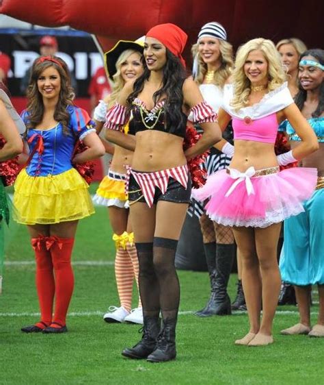 35 sexy nfl cheerleader halloween costumes [2013 edition] total pro sports