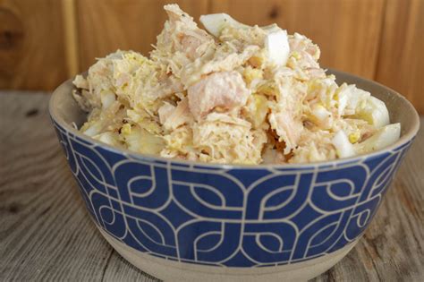 Easy, quick and perfect chicken every time. 3 Ingredient Chicken Salad Recipe with Canned Chunk ...