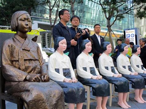 【歴史戦】バスで市内巡回の慰安婦像5体、日本大使館前に集合「帰郷」で各地に 産経ニュース