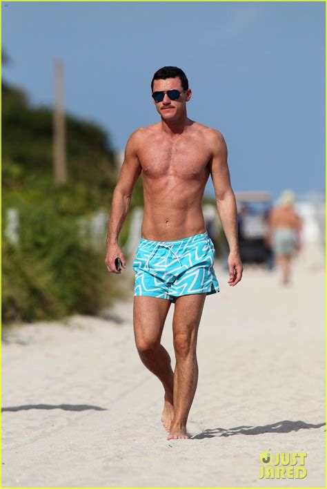 Luke Evans Shirtless On Miami Beach Photo Luke Evans