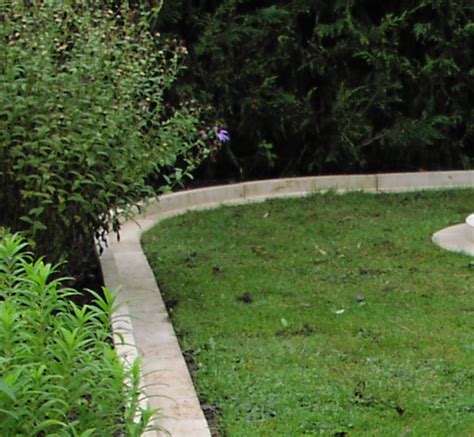 Arcadian Lawn Edging Internal Curve Haddonstone