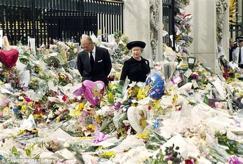 Buckingham palace is the london home and the administrative center of the british royal family. Minute by minute: Day Royals returned to London for Diana ...