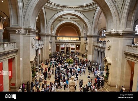 The Iconic Met Metropolitan Museum Of Art In Central Park New York