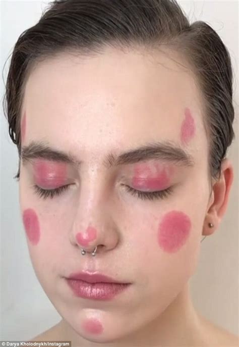 Russian Makeup Artist Created An Entire Look Using One Product Daily Mail Online