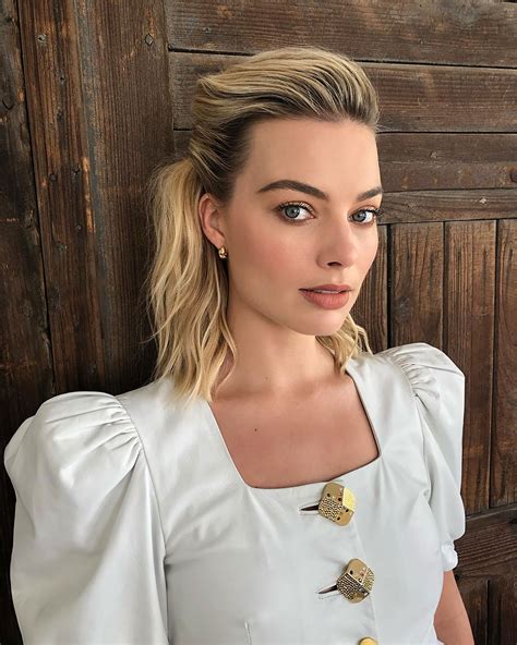 She comes from a family of four children, having two brothers and one sister. Let Margot Robbie Be Your Guide to Modern Bohemian Beauty ...