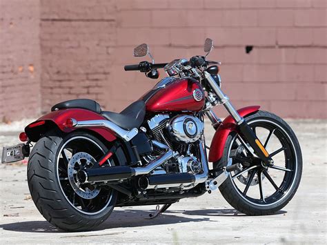 The bike features a tasty design language with fresh color schemes and exclusive enhancements. Review: 2013 Harley-Davidson CVO Breakout Softail ...