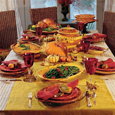 35 Unique Thanksgiving Table Runner Ideas Table