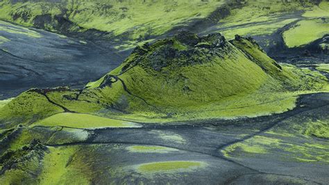 Volcanic Landscape In Lakagigar Iceland Highlands Windows Spotlight