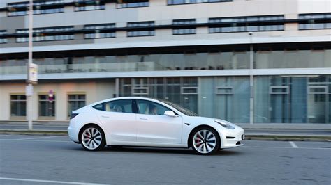 2020 Tesla Model 3 Performance Test Review Fahrbericht Weiß White